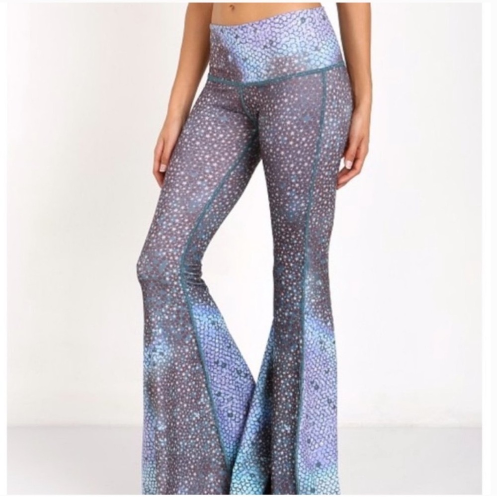 teeki Blue Purple Speckled Flared Yoga Pants